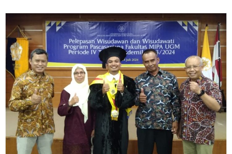 Cerita Pemuda dari Desa Transmigrasi, Raih Gelar Doktor Fisika Termuda UGM dengan IPK 4